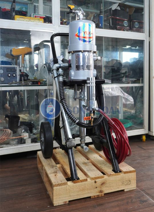 máy phun sơn dầu Epoxy 30.1