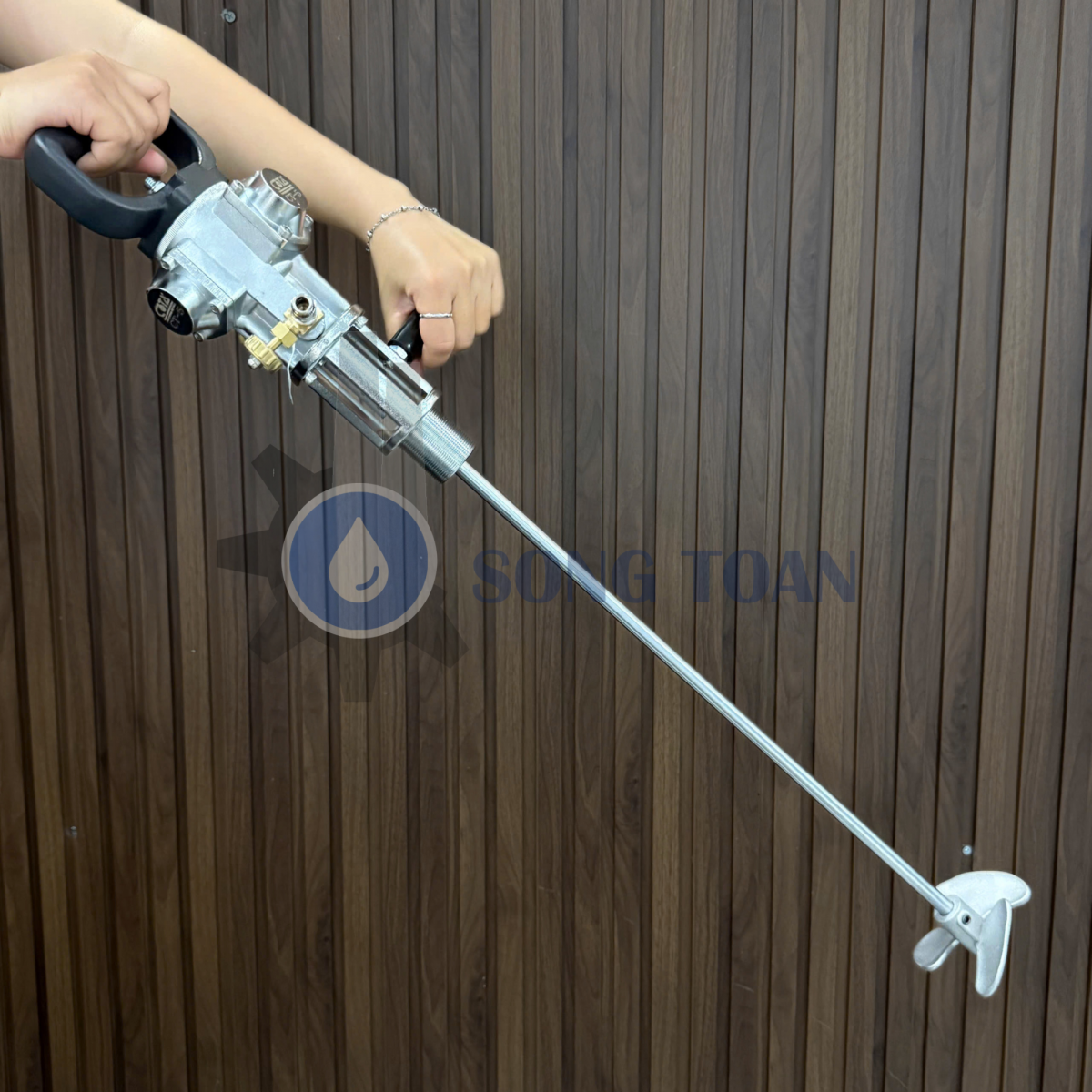 máy khuấy sơn cầm tay dùng hơi khí nén