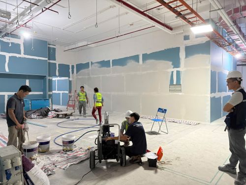 Máy phun sơn nước: Bí quyết giúp nhà thầu nhỏ thắng dự án lớn